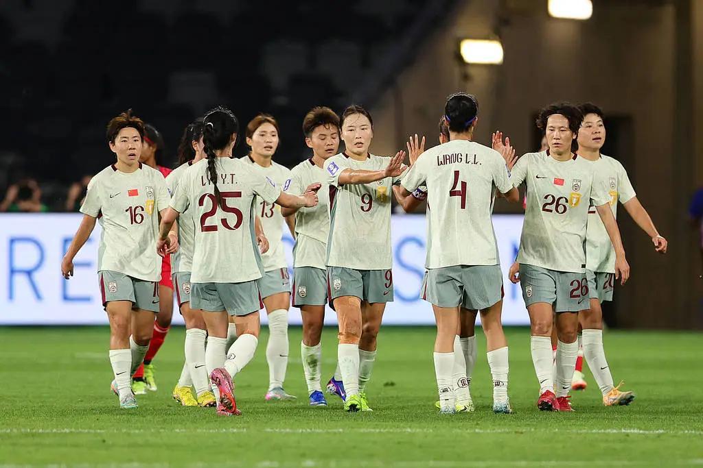 7m体育在线-又菜又懒的混子教练！被米利西奇浪费两年，女足展现惊人下滑速度