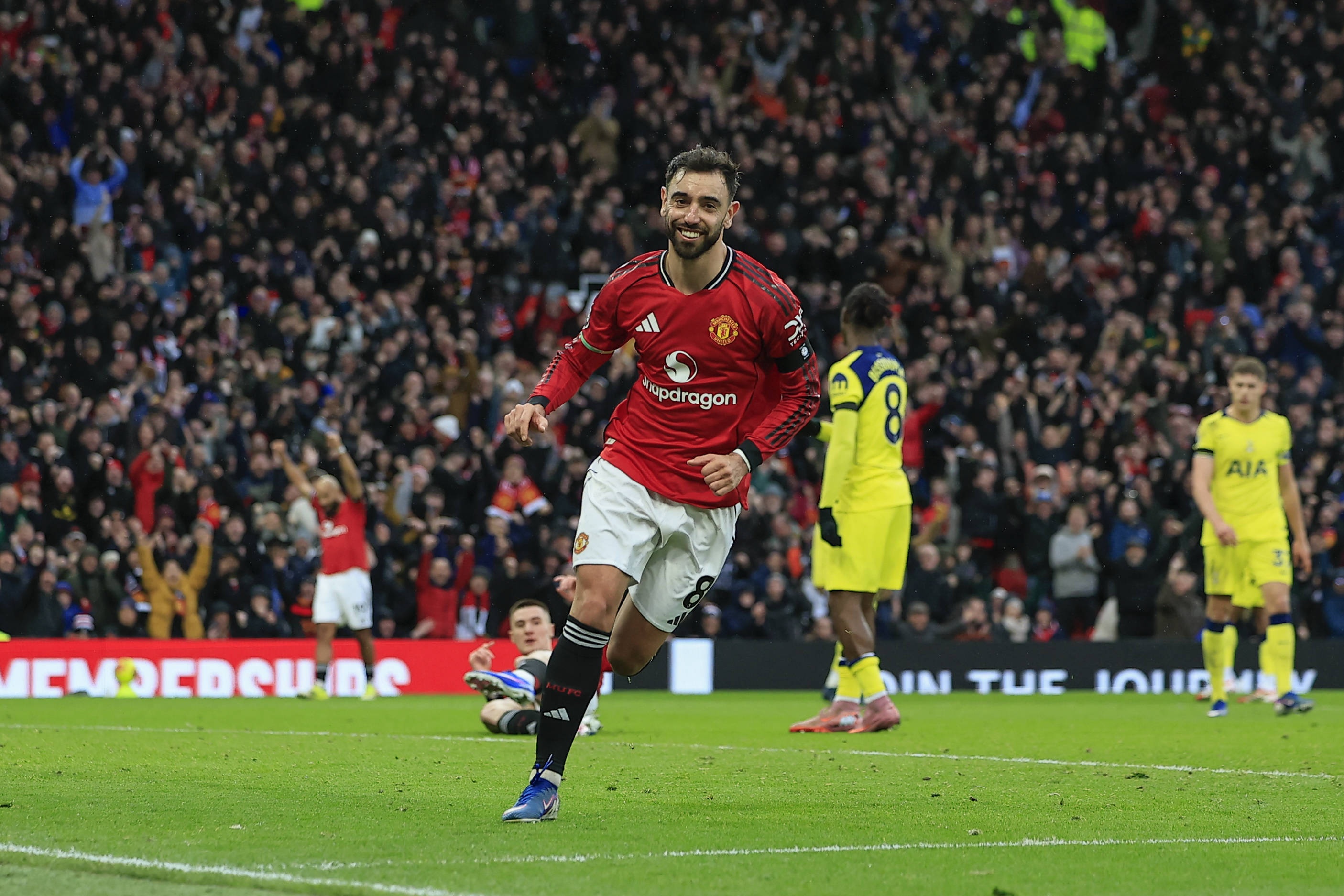 7m体育官网-电讯报：B费通过进球和助攻为曼联赢得25分，他若离队简直是灾难